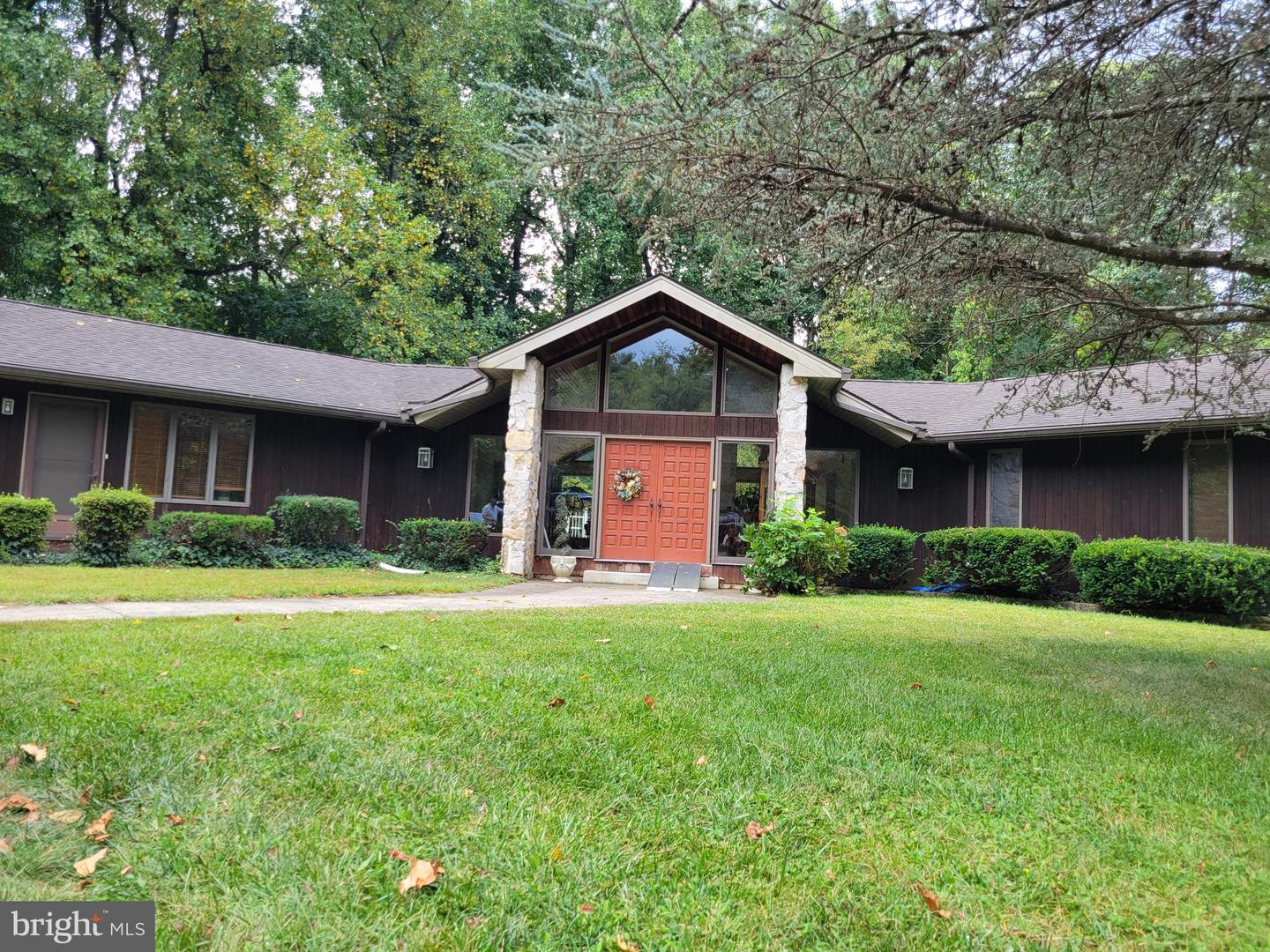 Photo 2 of 5 of 424 Greentree Rd house