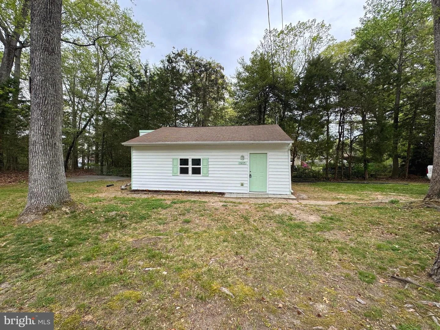 1605 Lakeview Drive