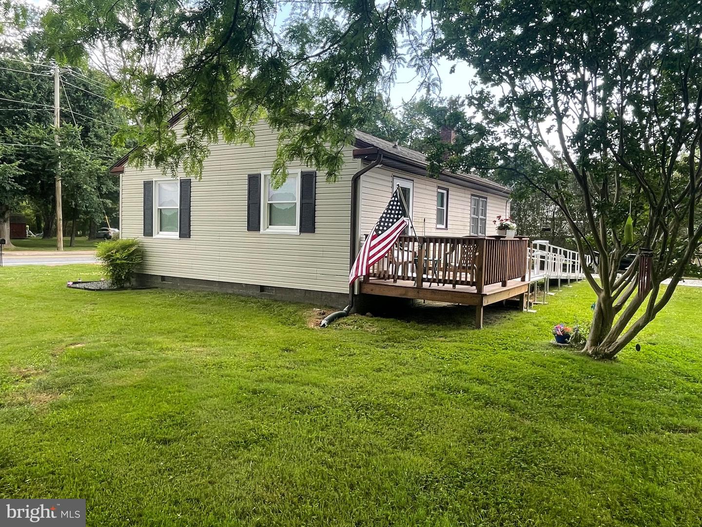 Photo 5 of 22 of 6648 Quantico Rd house