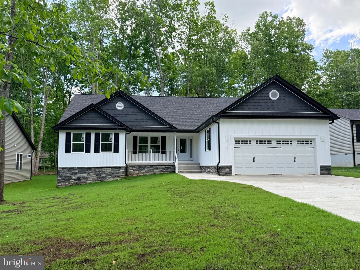 1233 Lakeview Parkway