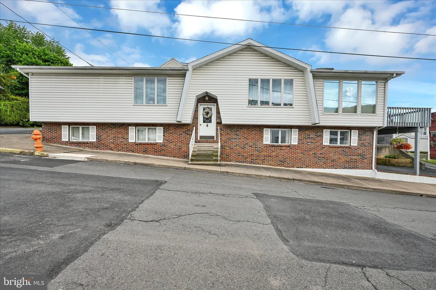 500 W Lloyd Street