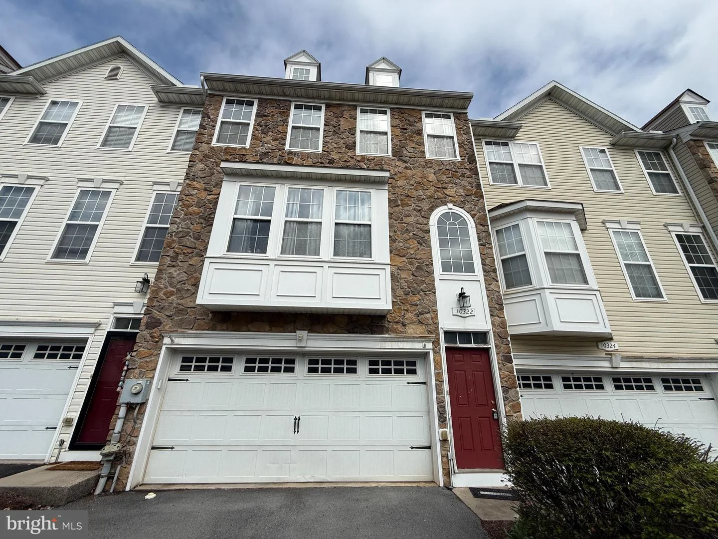 10322 Lantern Lane