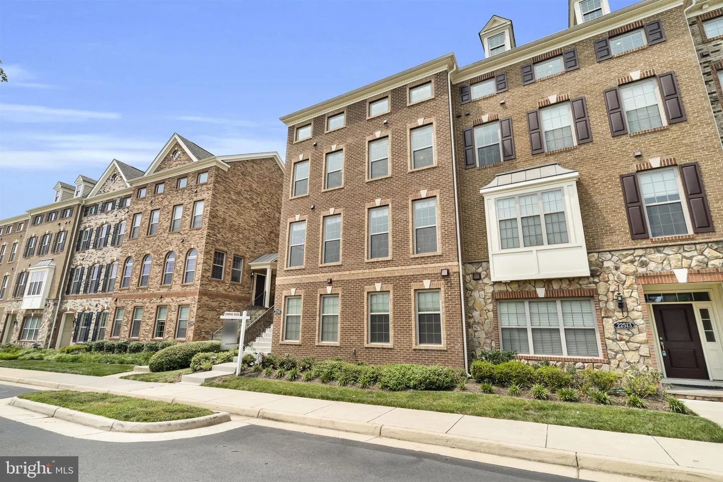 22515 Naugatuck Square
