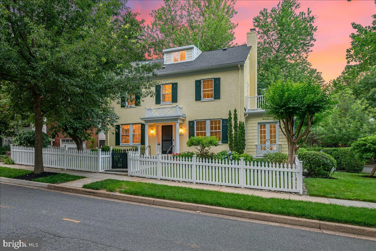 3001 Mckinley Street NW