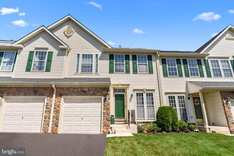 Townhouse in Warrington PA 738 Wisteria DRIVE 1.jpg