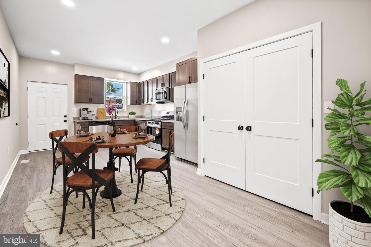 Photo 5 of 29 of 516 E 27th St townhome