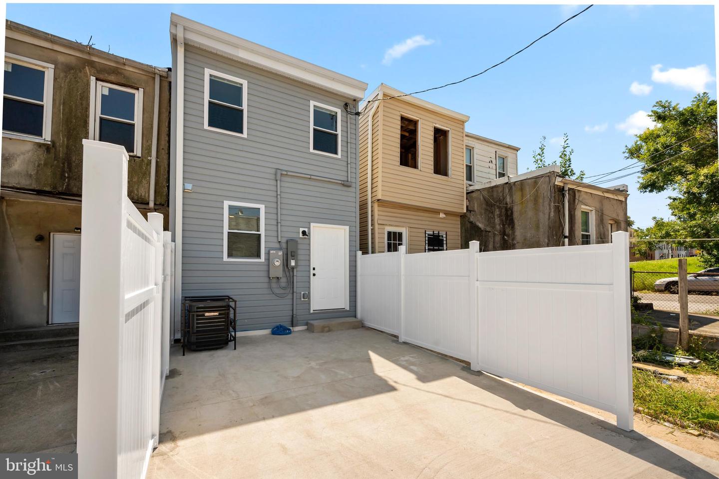 Photo 21 of 29 of 516 E 27th St townhome
