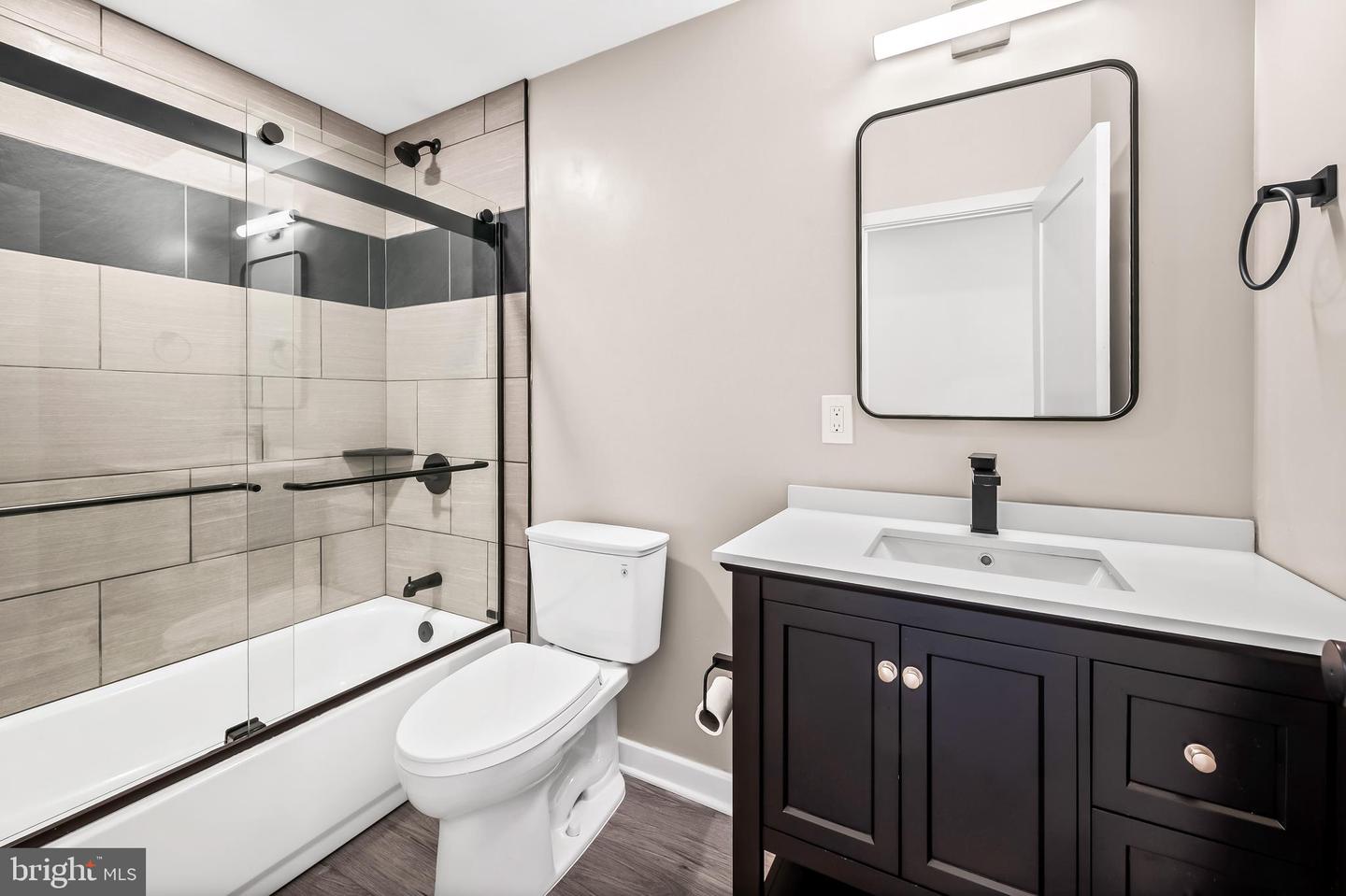 Photo 8 of 29 of 516 E 27th St townhome