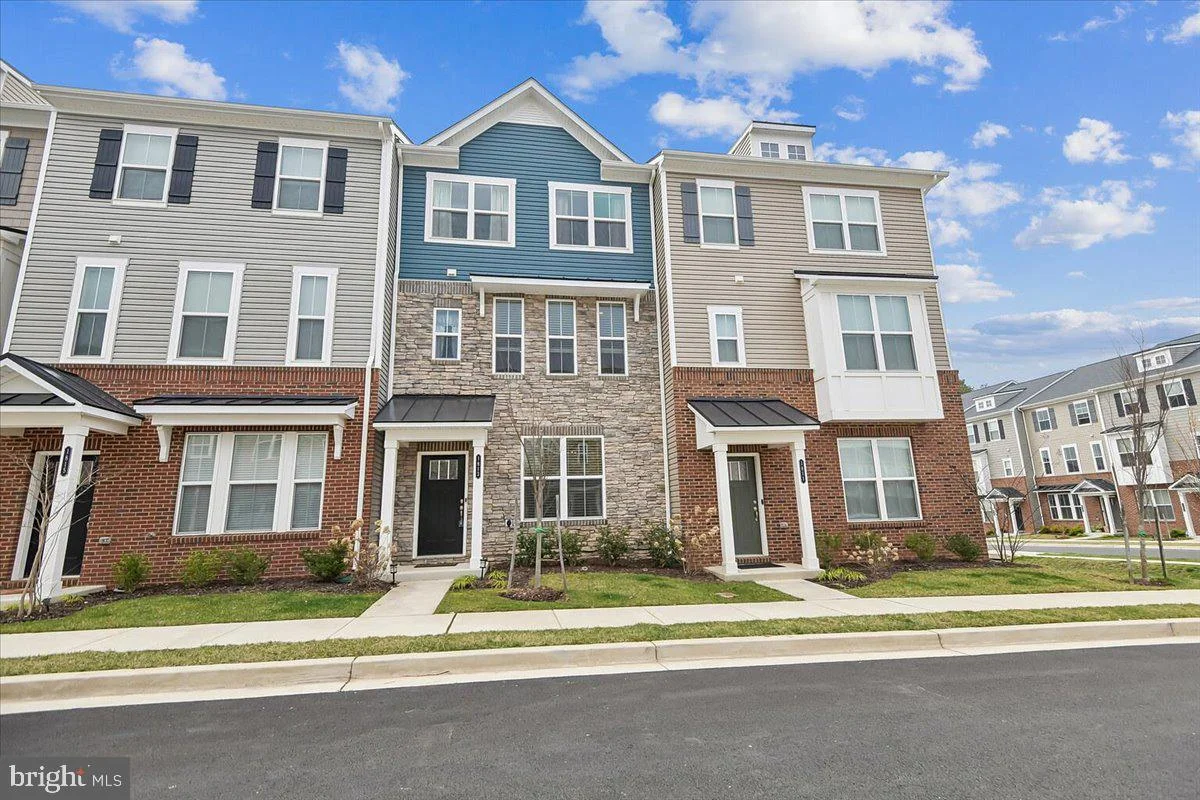 1813 Iris Lane