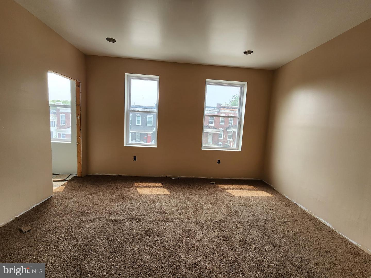 Photo 8 of 13 of 615 Linnard St townhome
