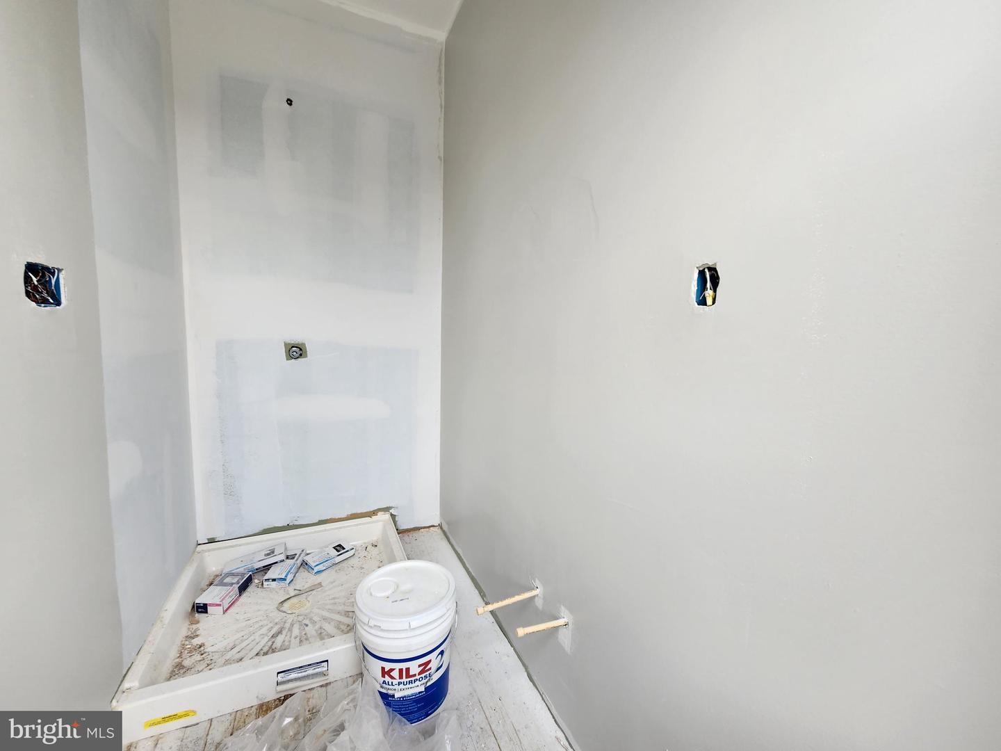 Photo 9 of 13 of 615 Linnard St townhome