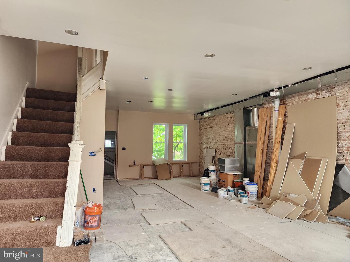 Photo 4 of 13 of 615 Linnard St townhome
