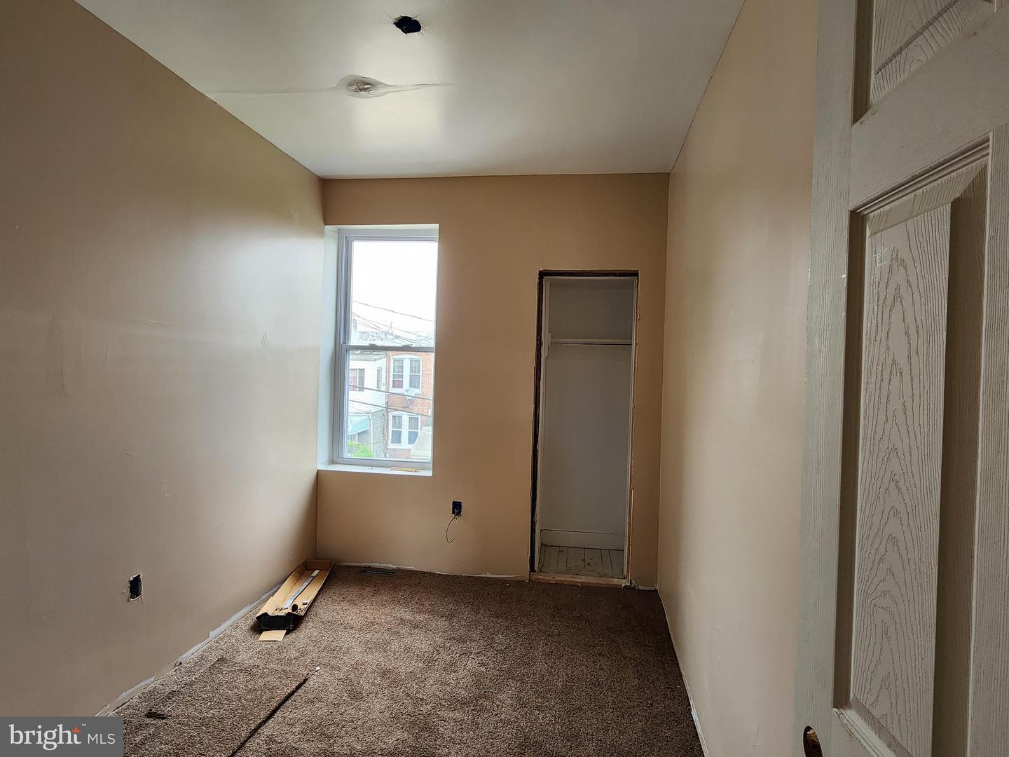 Photo 6 of 13 of 615 Linnard St townhome