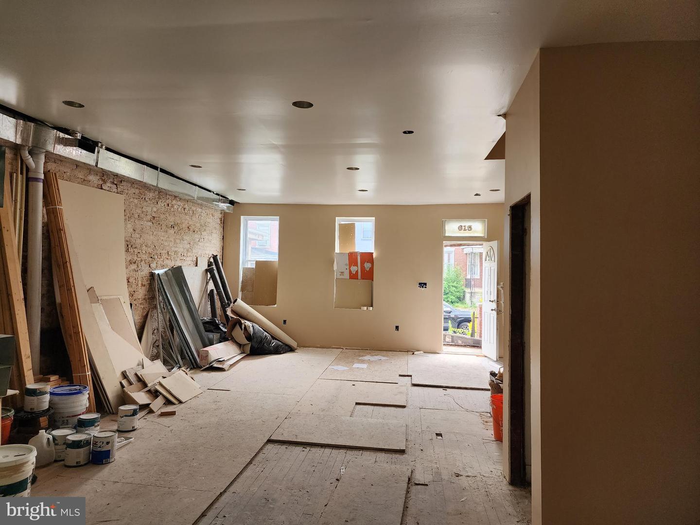 Photo 5 of 13 of 615 Linnard St townhome