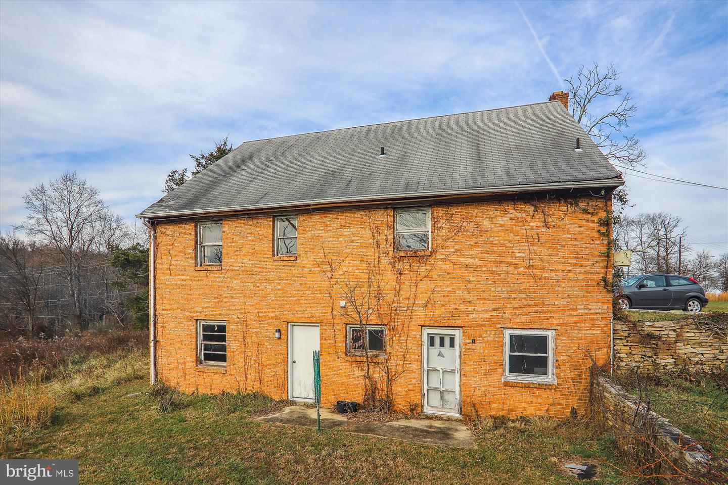 Photo 5 of 74 of 211 Ednor Rd house