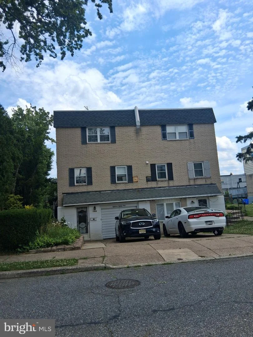 1889 Foster Street