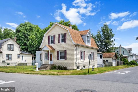 Single Family Residence in Folsom PA 400 Kossuth AVENUE.jpg