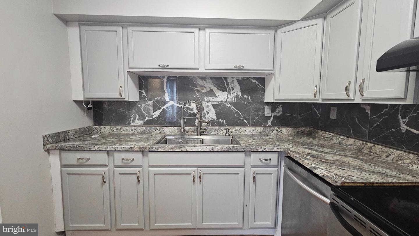 Photo 13 of 41 of 320 State St townhome
