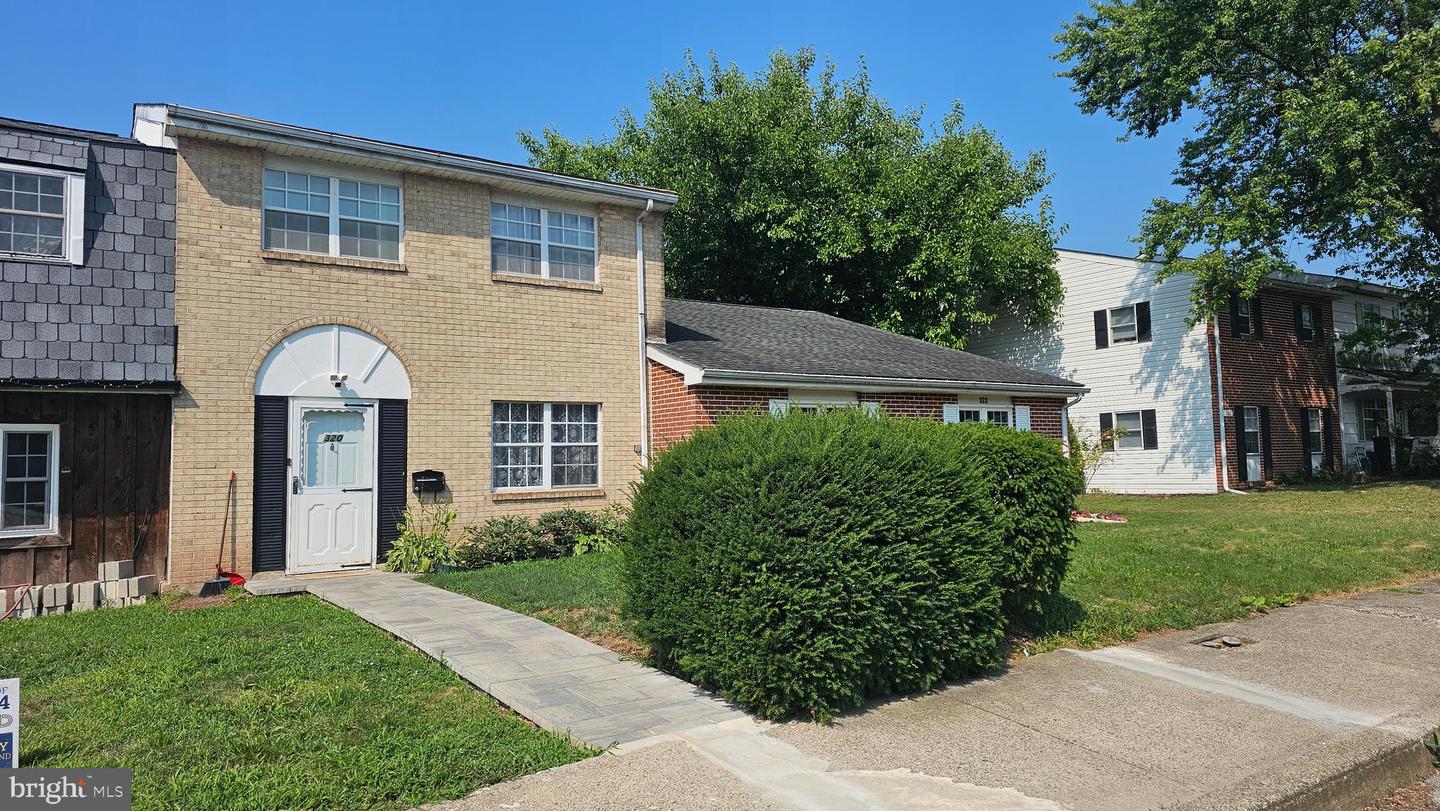 Photo 3 of 41 of 320 State St townhome