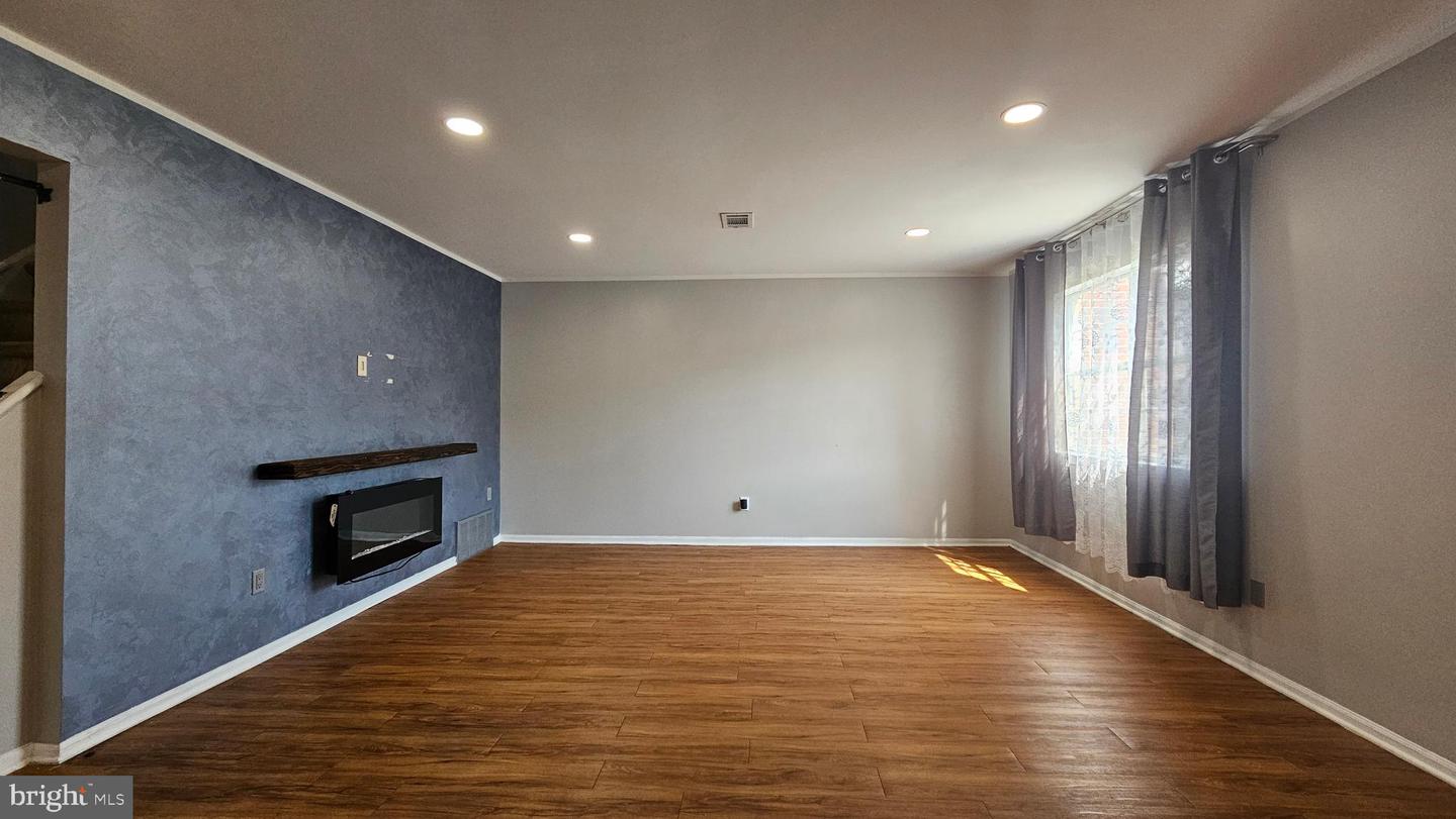 Photo 6 of 41 of 320 State St townhome