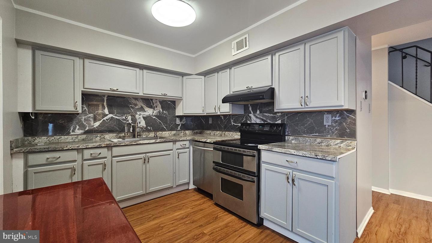 Photo 12 of 41 of 320 State St townhome
