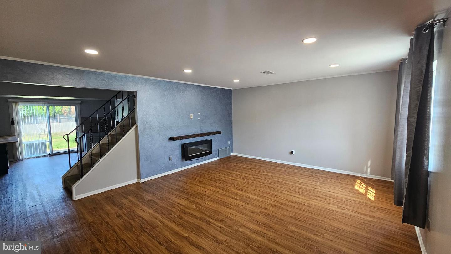 Photo 5 of 41 of 320 State St townhome