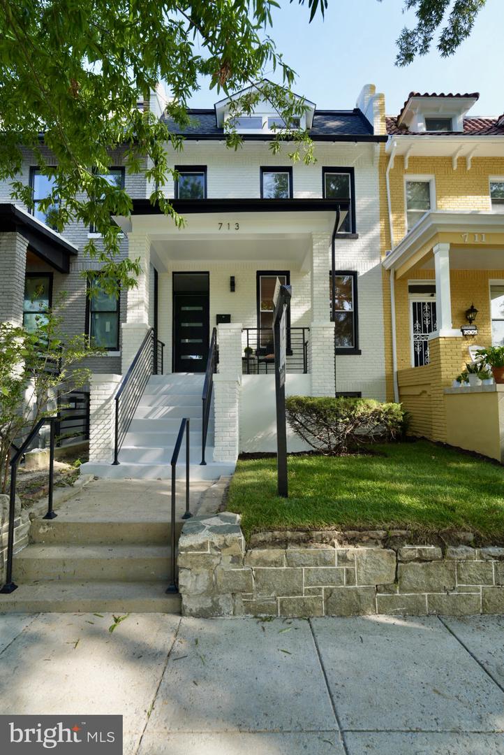 View Washington, DC 20010 townhome