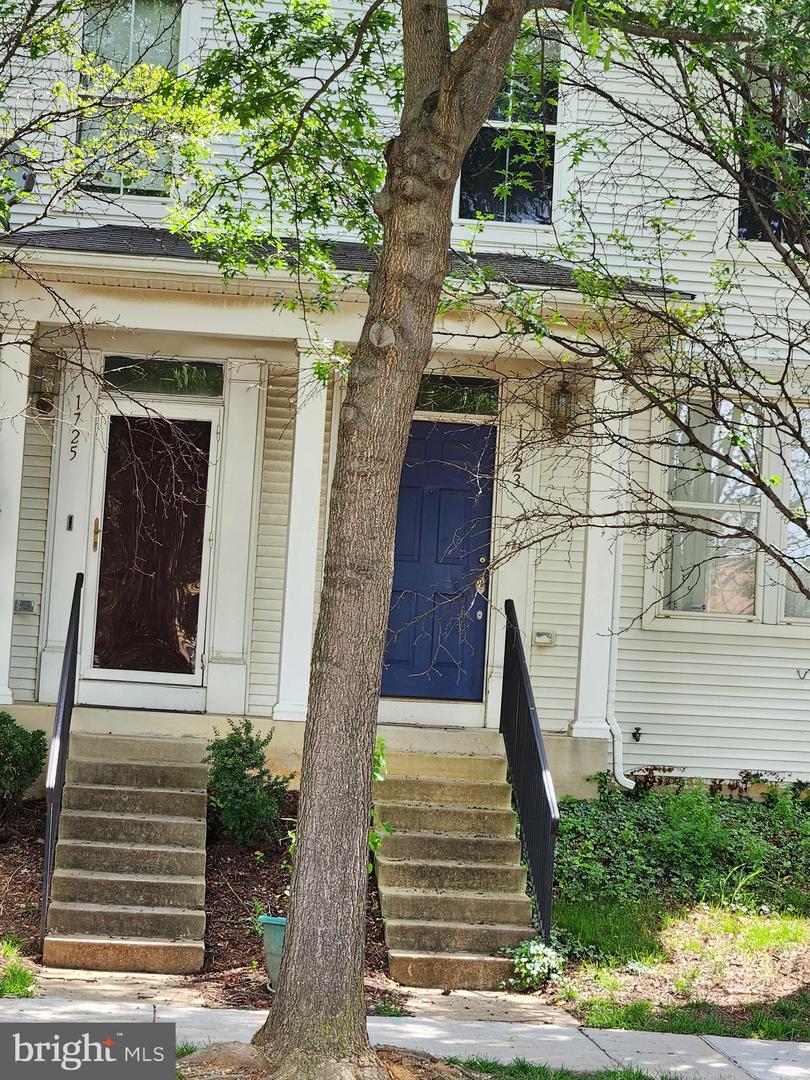 1723 Stanton Ter SE
