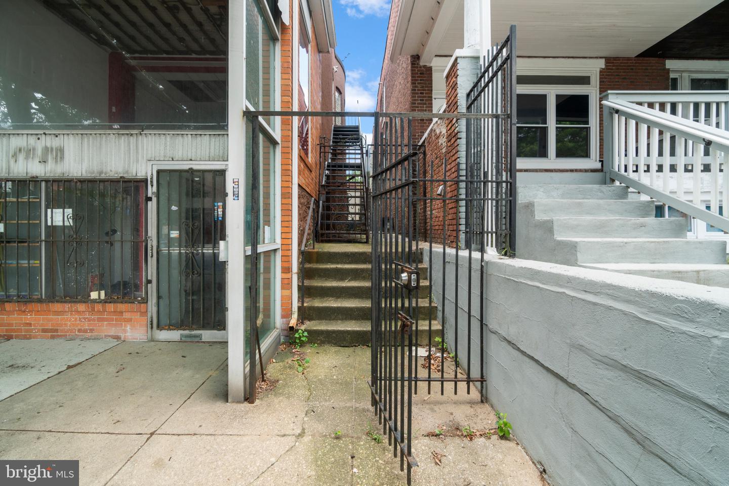 Photo 3 of 14 of 4626 York Rd townhome