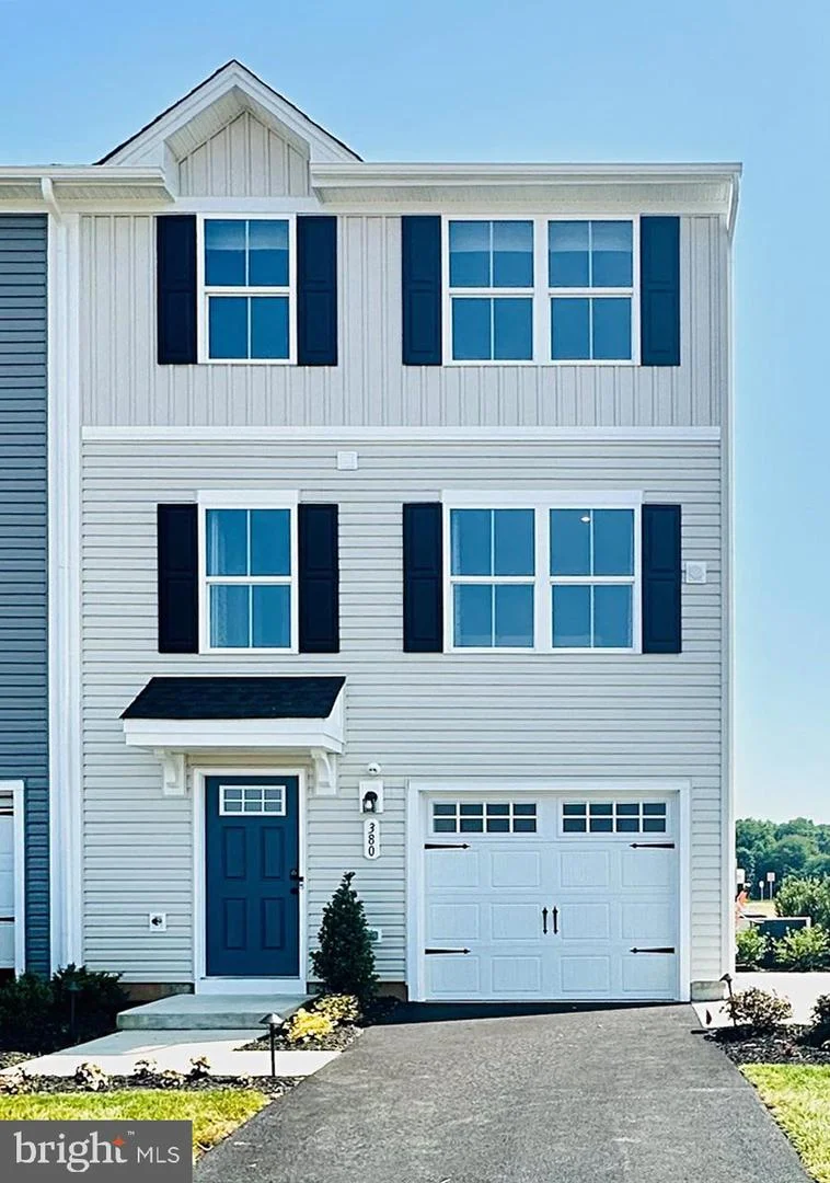 380 Hamilton Lane