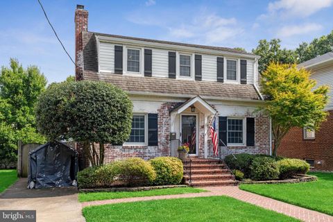 Single Family Residence in Arlington VA 4818 25th ROAD.jpg