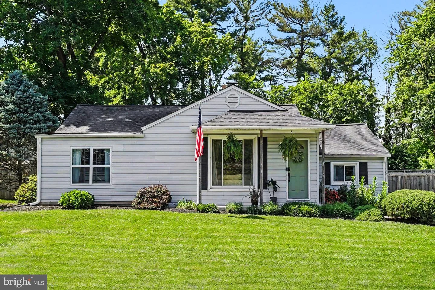 6 E Macphail Road