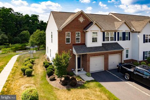 Townhouse in Hamilton NJ 76 Sundance DRIVE.jpg