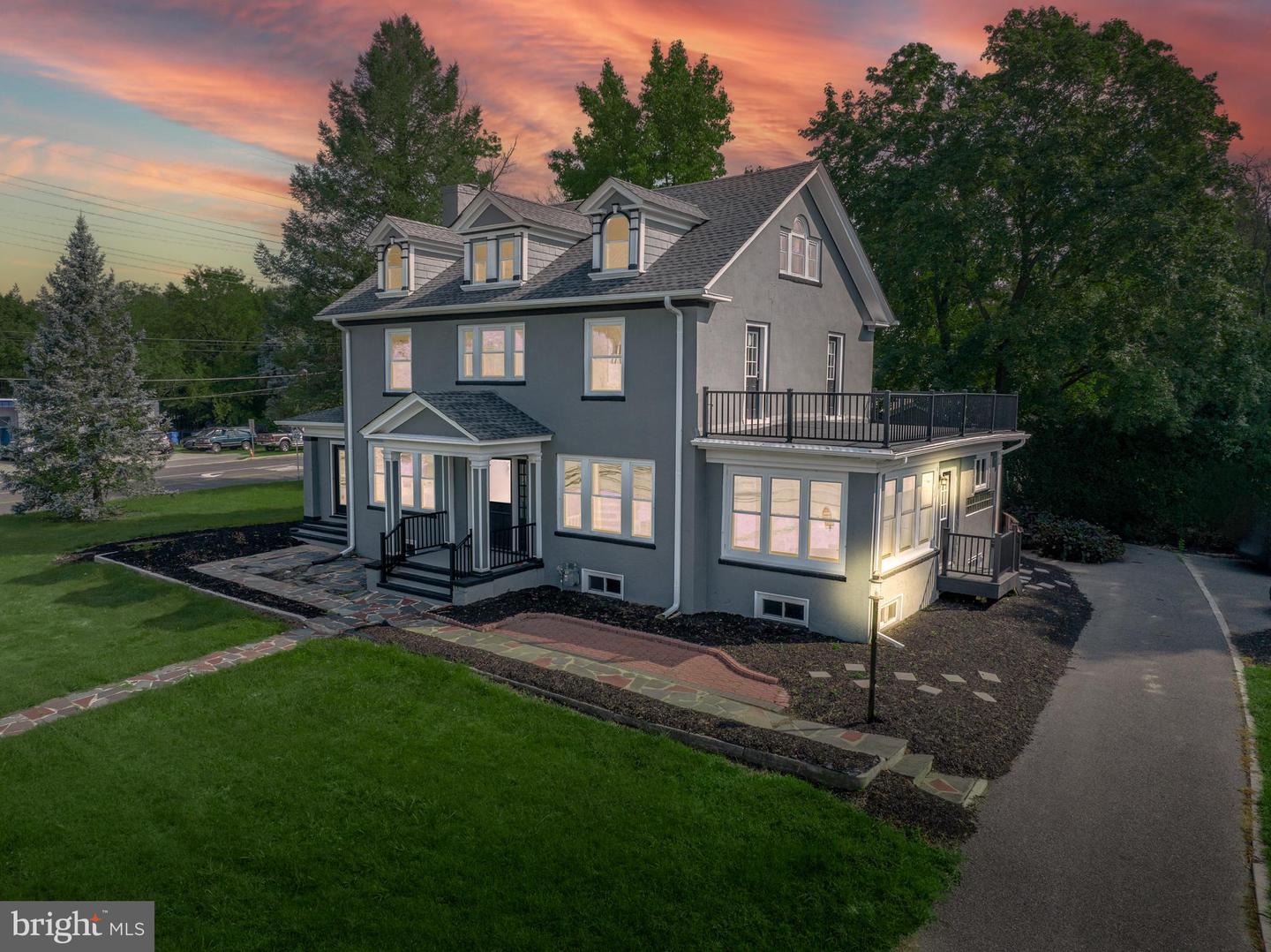 Photo 1 of 19 of 759 N Broadway house