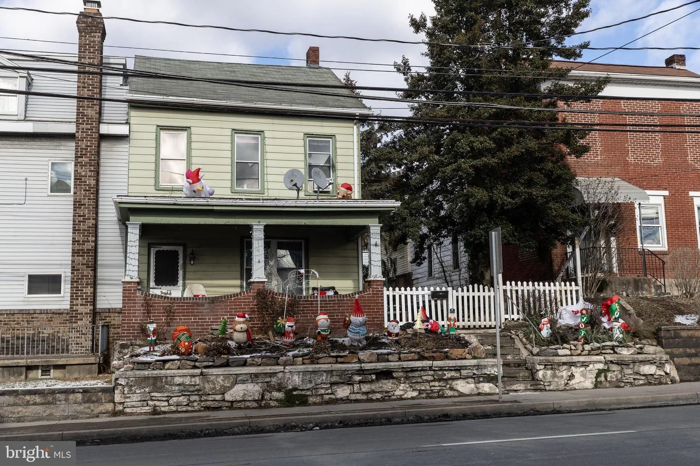 214 Center Avenue