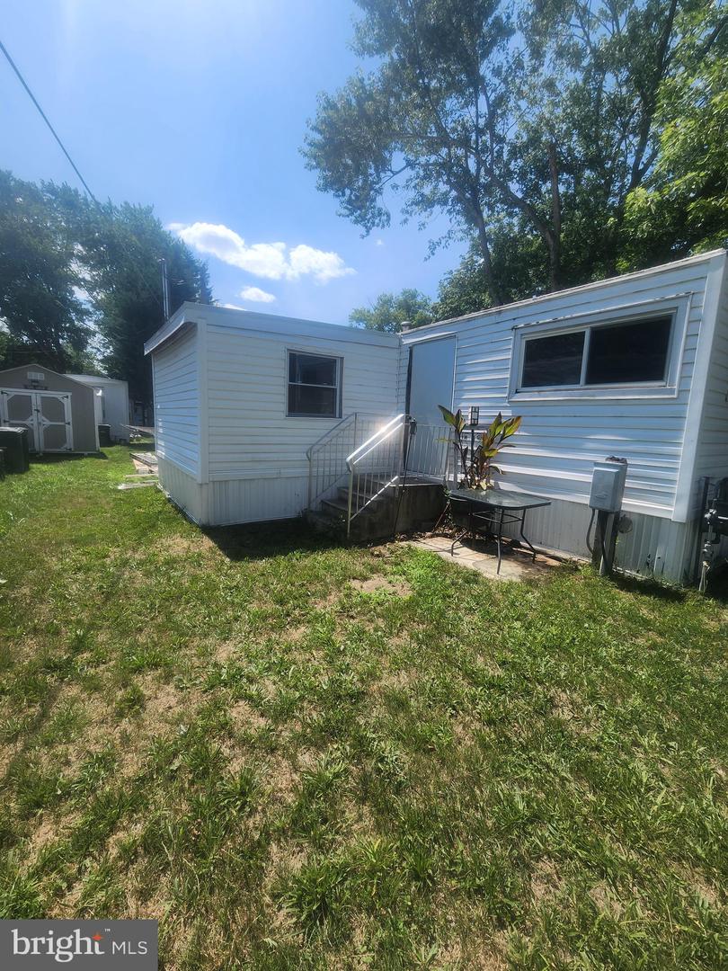 Photo 2 of 15 of 104 Michigan Ave mobile home