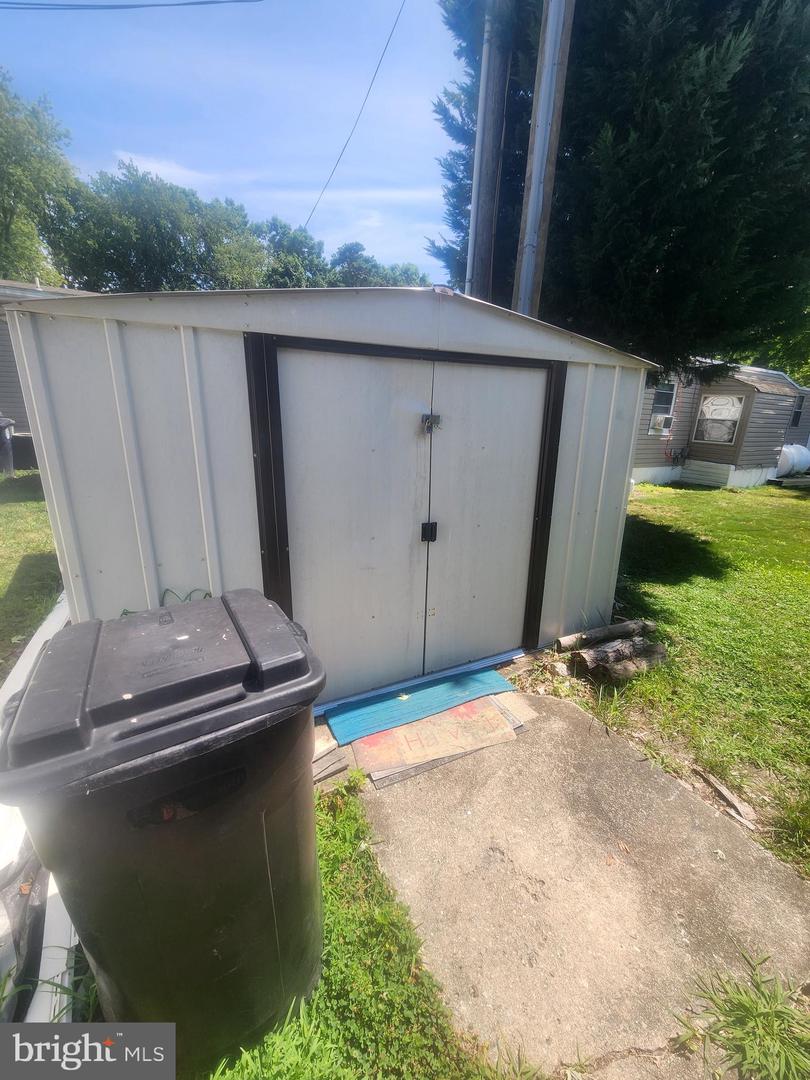 Photo 4 of 15 of 104 Michigan Ave mobile home