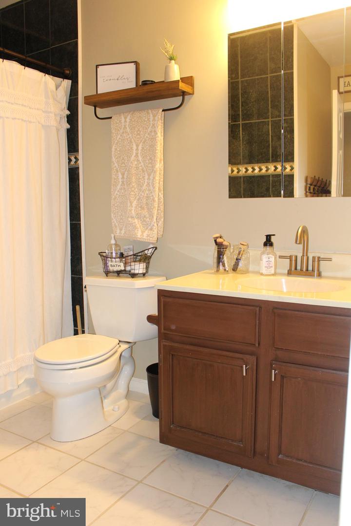 Photo 17 of 22 of 604 Hartland Ct townhome