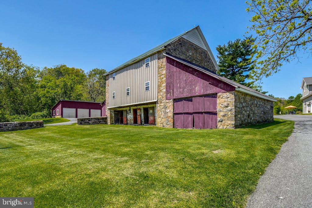 Photo 33 of 40 of 3370 Lower Saucon Rd house