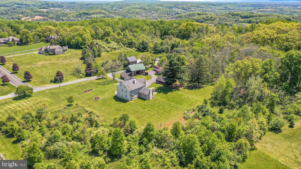 Photo 4 of 40 of 3370 Lower Saucon Rd house