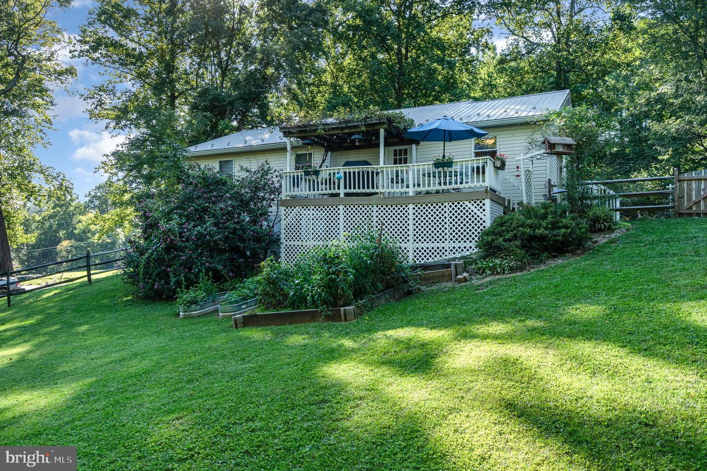 Photo 5 of 29 of 28 Barbara Trl house