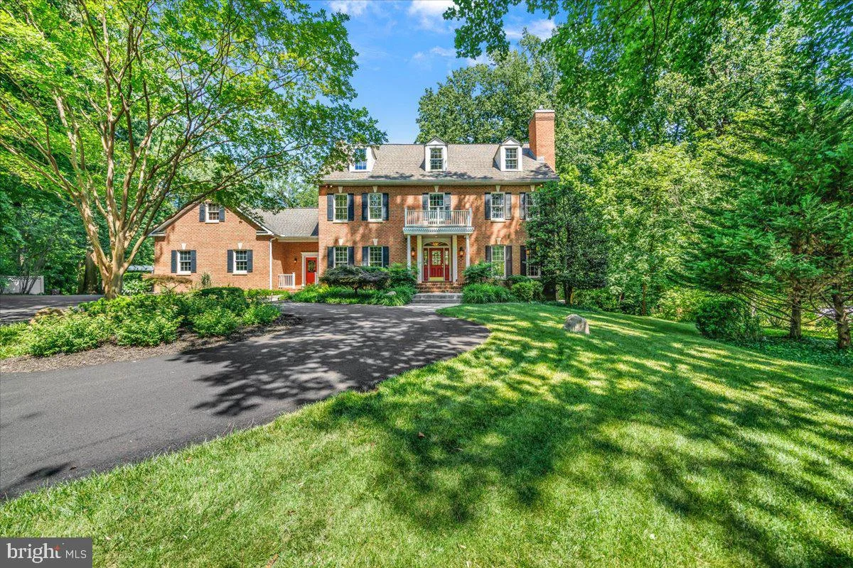 1135 Goldfinch Lane
