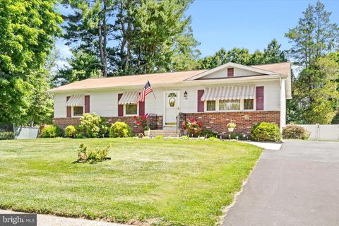 Single Family Residence in Ewing NJ 85 Hinckle AVENUE.jpg