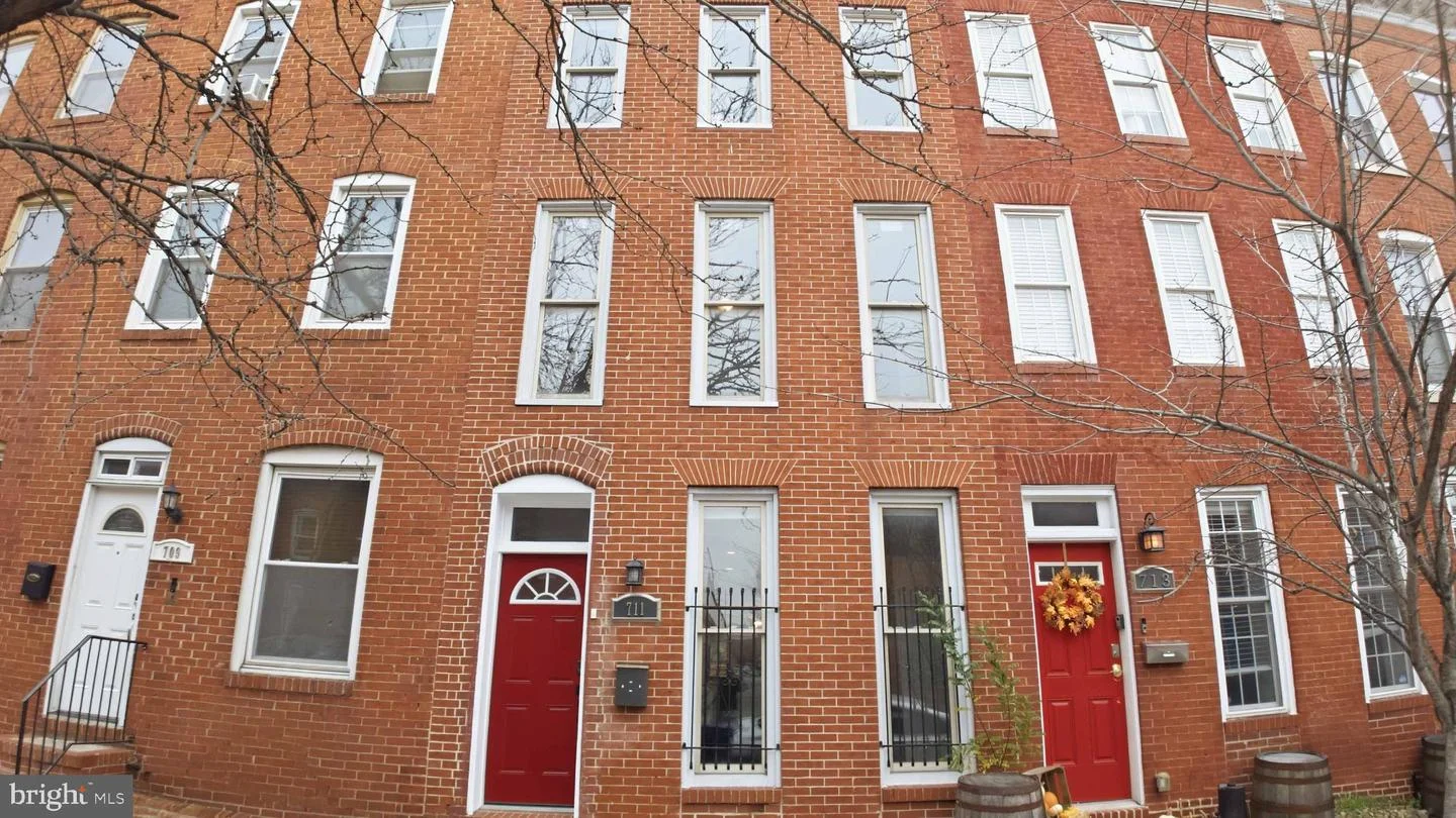 711 Scott Street