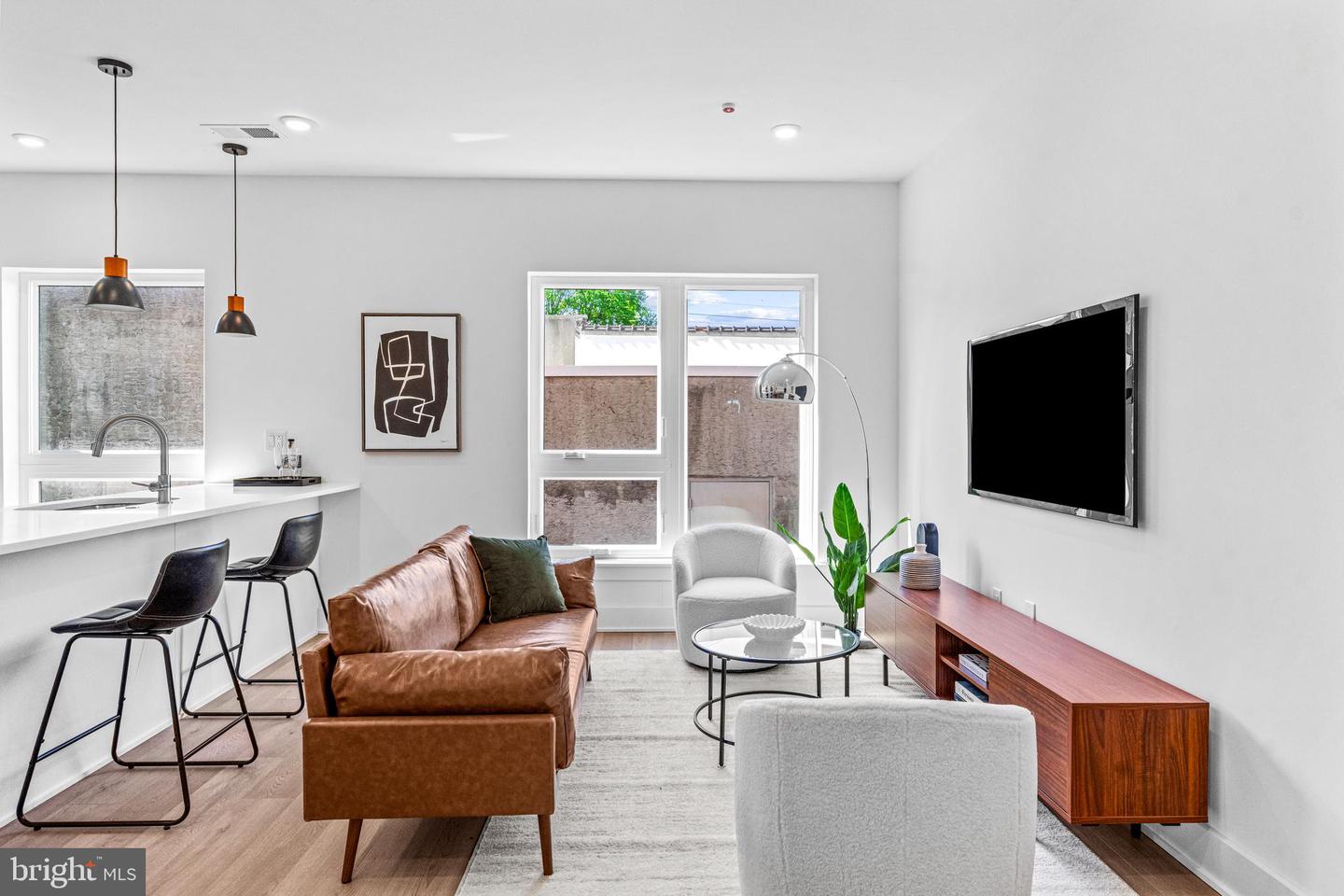 Photo 11 of 31 of 3428 W Westmoreland St townhome