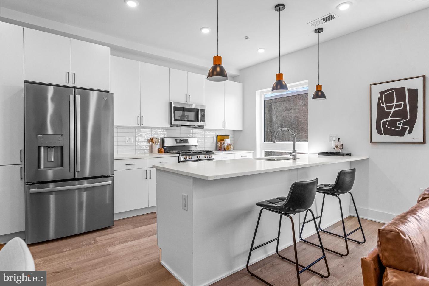 Photo 13 of 31 of 3428 W Westmoreland St townhome