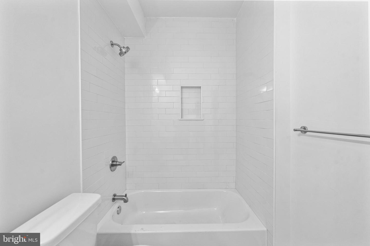 Photo 22 of 31 of 3428 W Westmoreland St townhome