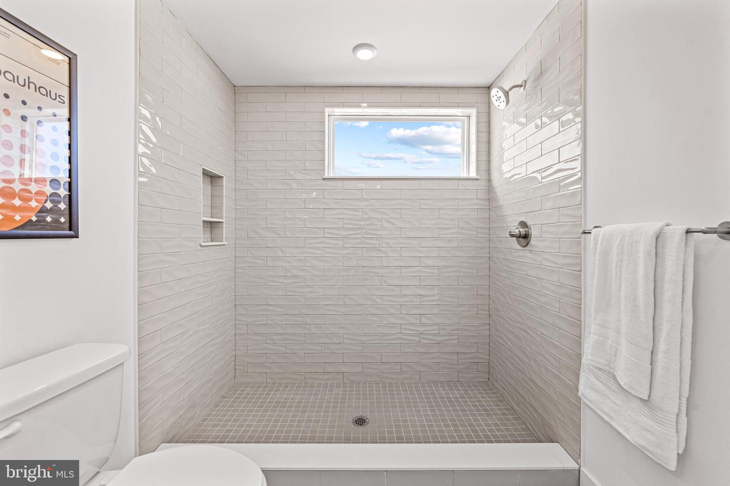 Photo 18 of 31 of 3428 W Westmoreland St townhome