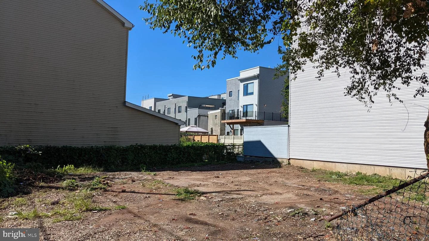 624 W Master Street