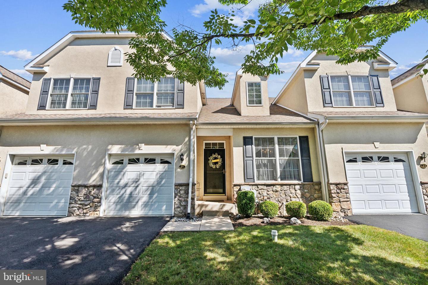 Photo 1 of 26 of 21 Westhampton Way townhome